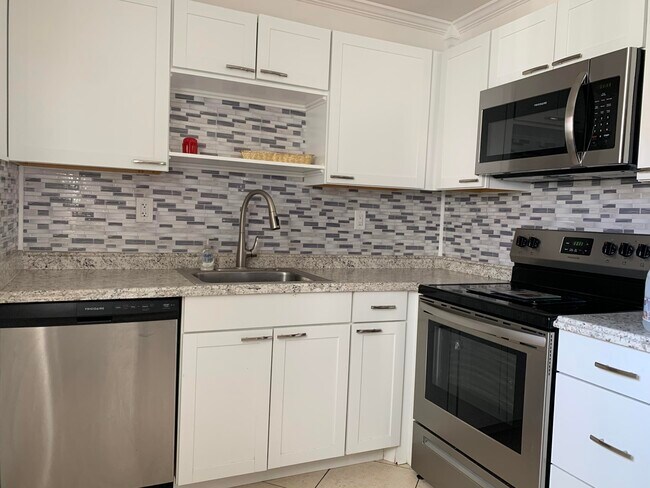 Building Photo - 82 Normandy Ln