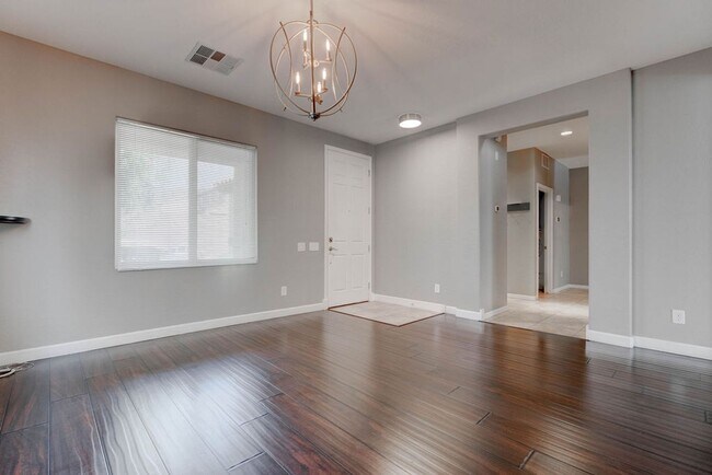 Building Photo - 2589 Chateau Clermont St