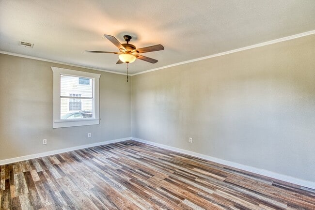 Building Photo - 2211 Beech St