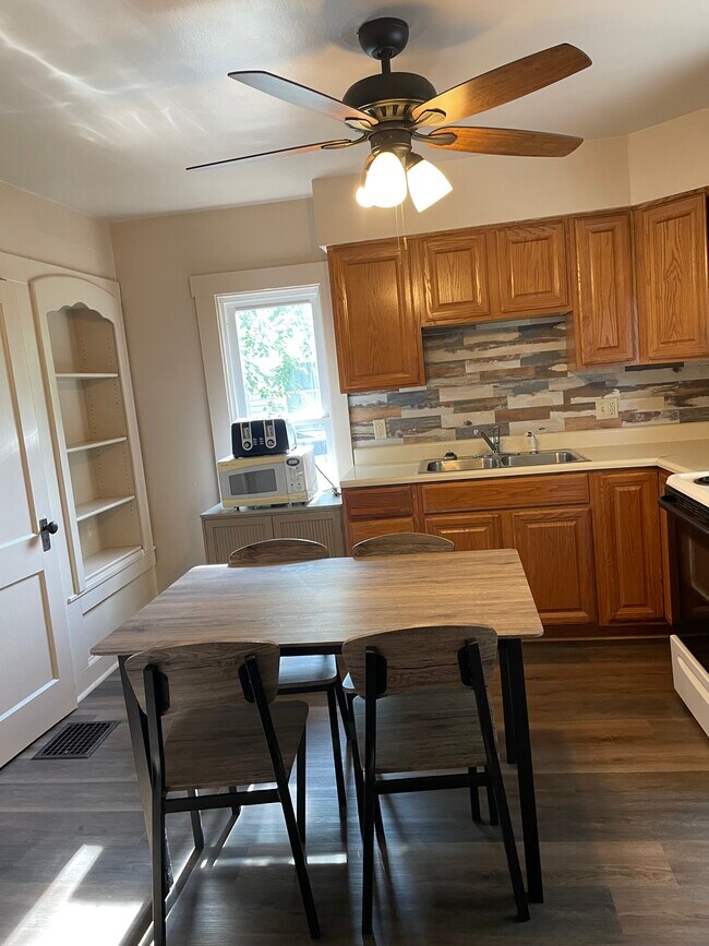 Kitchen UP - 8 Park Pl