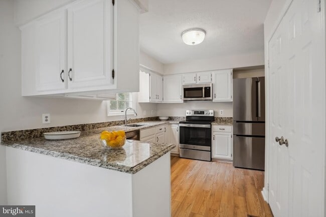Building Photo - 9708 Locust Hill Dr
