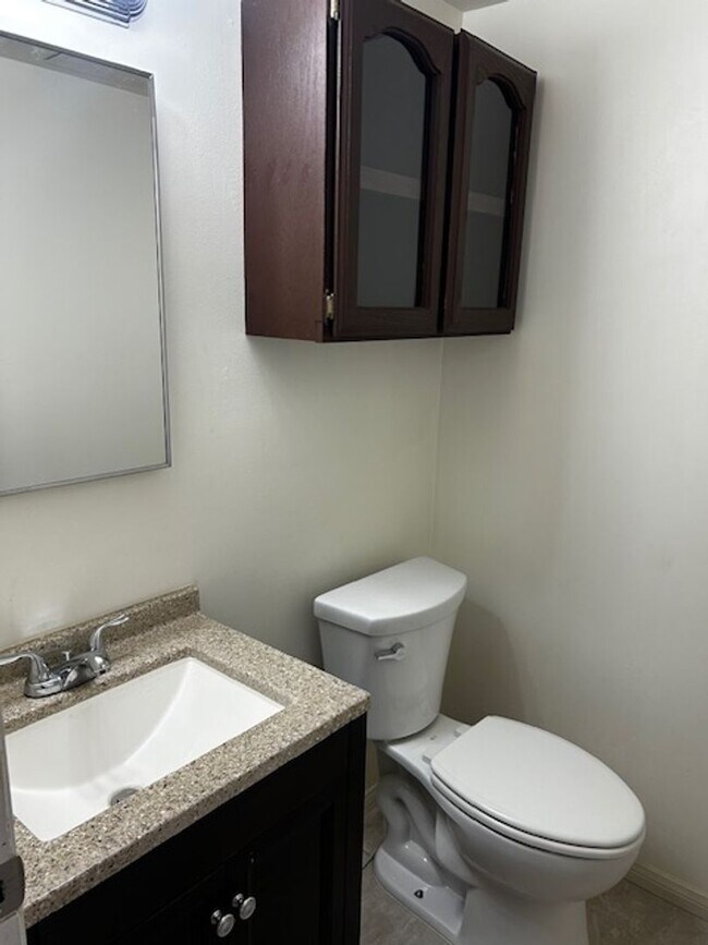 Building Photo - Single Family Home / Condo for Rent - Southwest Bakersfield