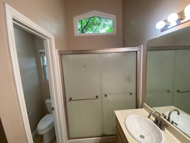 Building Photo - Charming Antelope Home - Open House Tuesday April 28th 4-4:30 PM