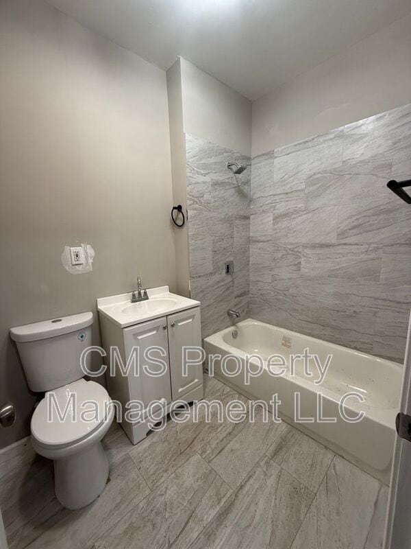 Building Photo - 378 Grand St