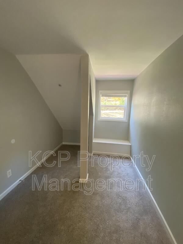 Building Photo - 2809 S 59th St