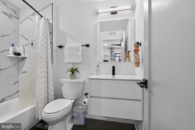 Building Photo - 2457 Carpenter St