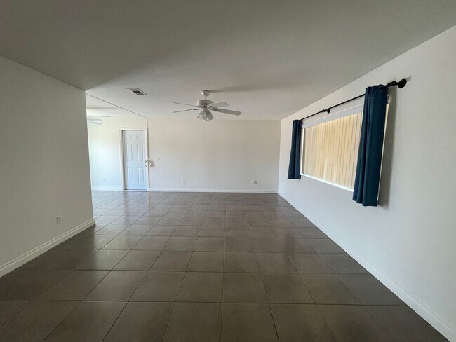 Building Photo - Charming Three Bedrooms, 2 Bathrooms Home In Apple Valley, Fully Fenced & Cross Fenced,