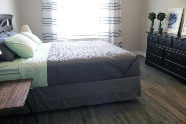 Building Photo - 6 Reserve Ct