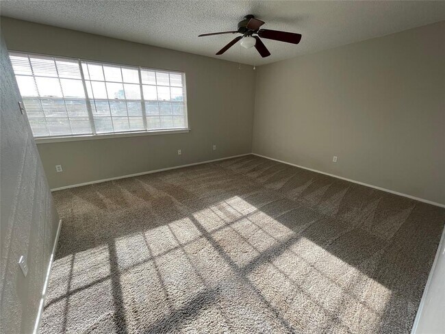 Building Photo - 412 Blue Valley Dr