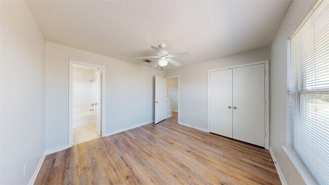 Building Photo - 4131 McFarland Dr