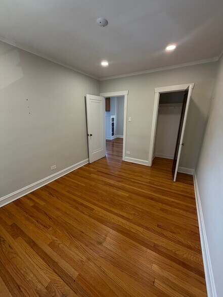 Building Photo - 5301 W Barry Ave