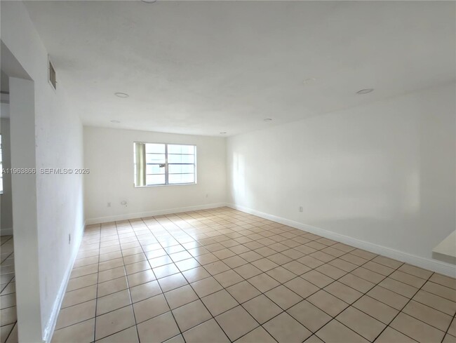 Building Photo - 17255 SW 95th Ave