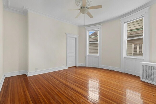 Building Photo - 6 Bonn Pl