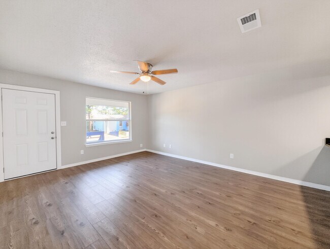 Building Photo - 512 Landview Dr