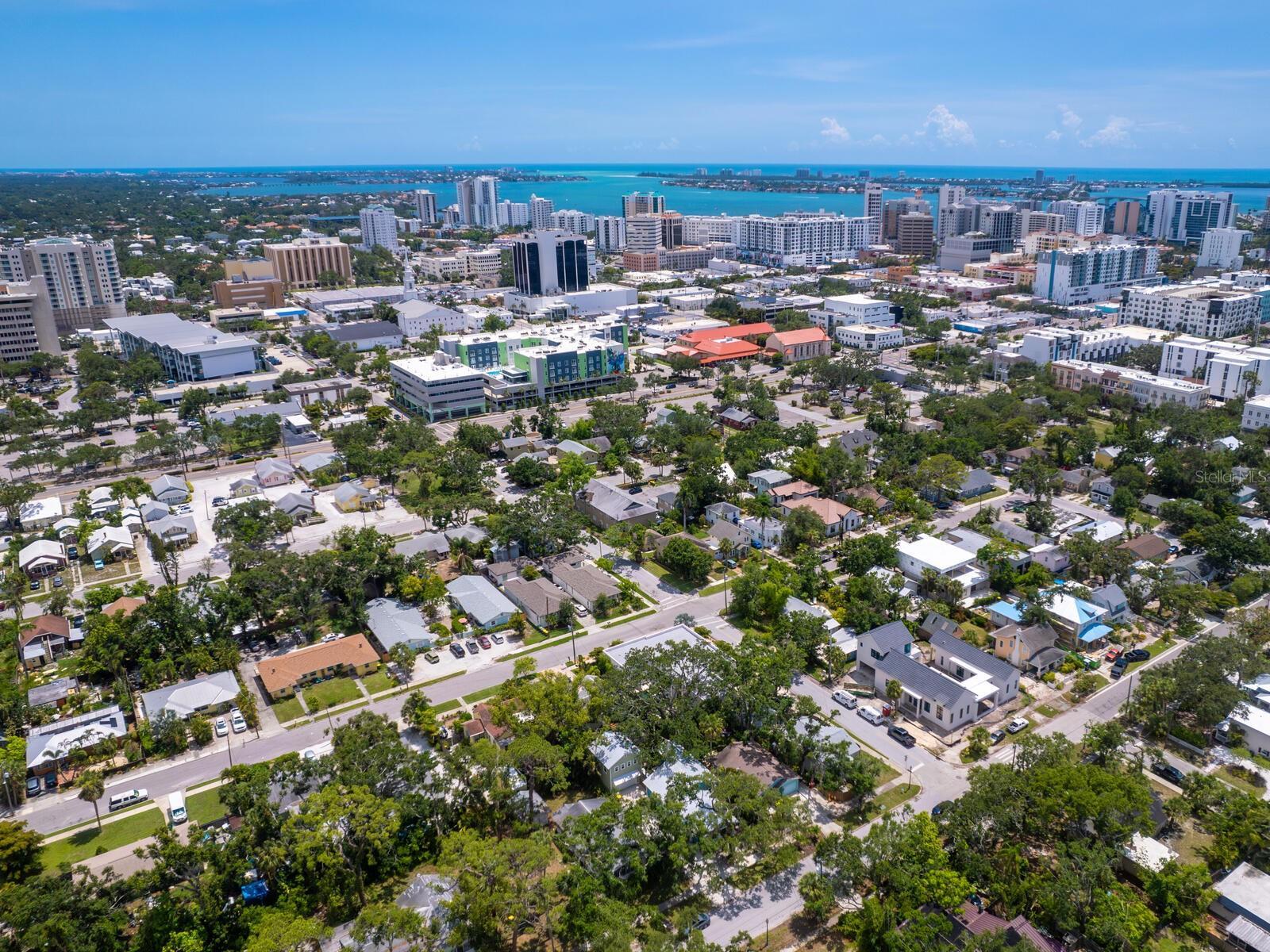 Building Photo - 1704 5th St
