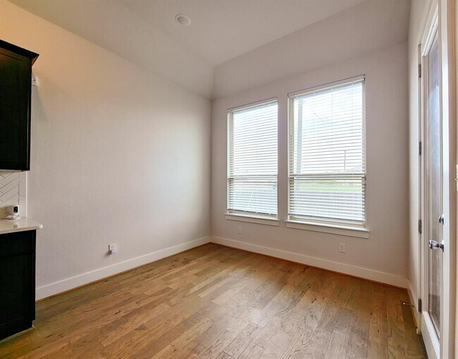 Building Photo - 5645 Bellissima Way