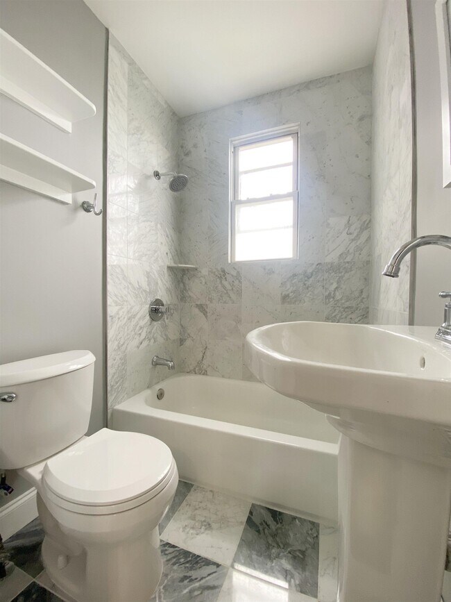 Building Photo - 289 Parker Ave