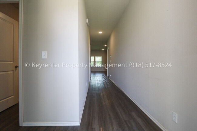 Building Photo - 3313 N 23rd W Ave