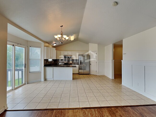 Building Photo - 243 W Peppermint Cir