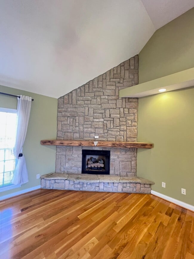 Building Photo - 212 Lakeside Dr