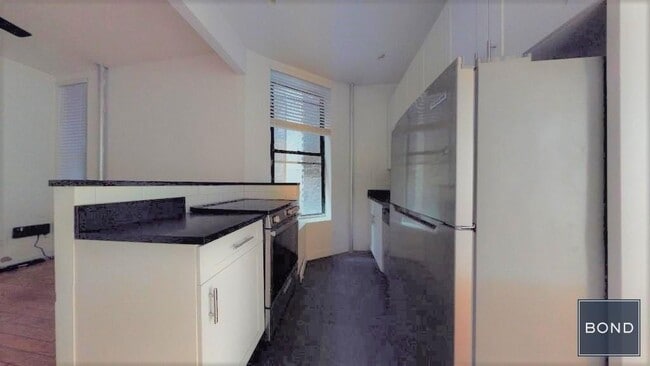Building Photo - 312 E 91st St