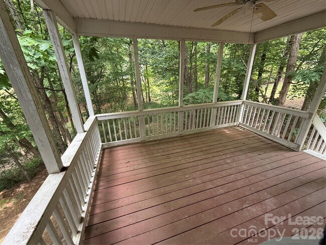 Building Photo - 9423 Fairmead Dr
