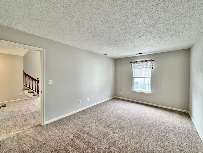 Building Photo - UPDATED with NEW Carpet & Fresh Paint! REA...