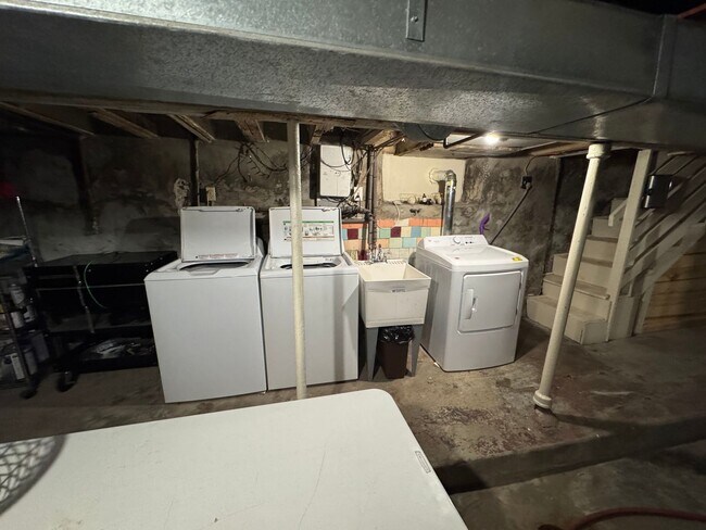 Building Photo - Charming 5BR Home in the Heart of Pittsbur...