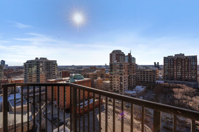 Building Photo - 1464 S Michigan Ave