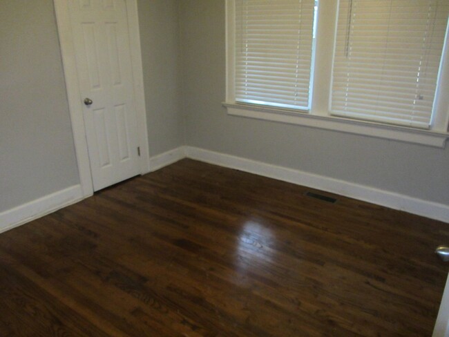 Building Photo - Charming 2 bedroom home close to St Francis!