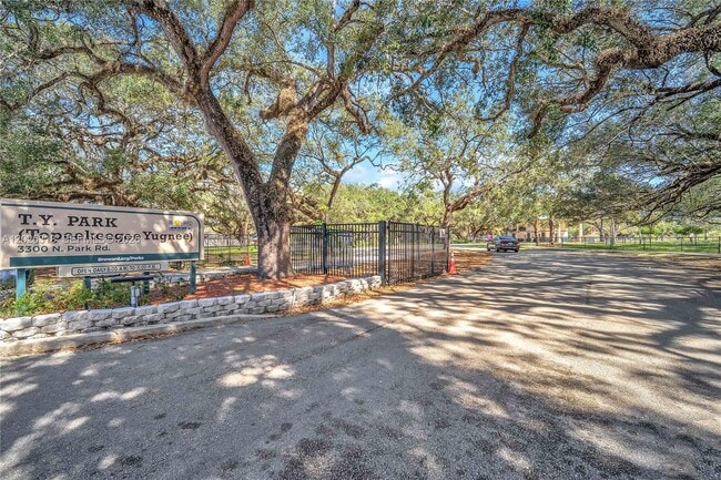 Building Photo - 3405 Emerald Oaks Dr