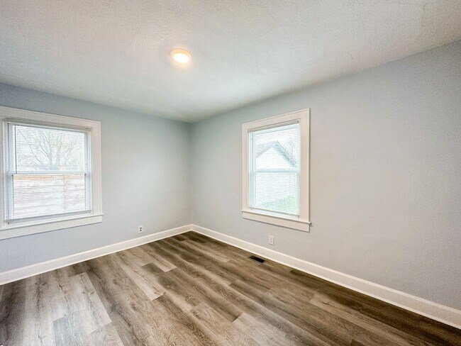 Building Photo - 840-840 N Chester Ave