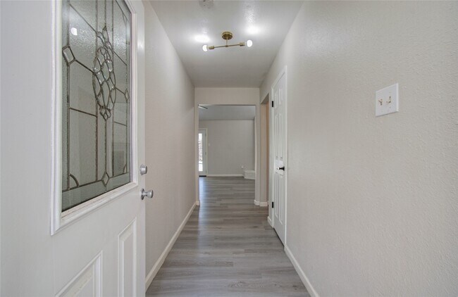 Building Photo - 16610 Cairngorm Dr
