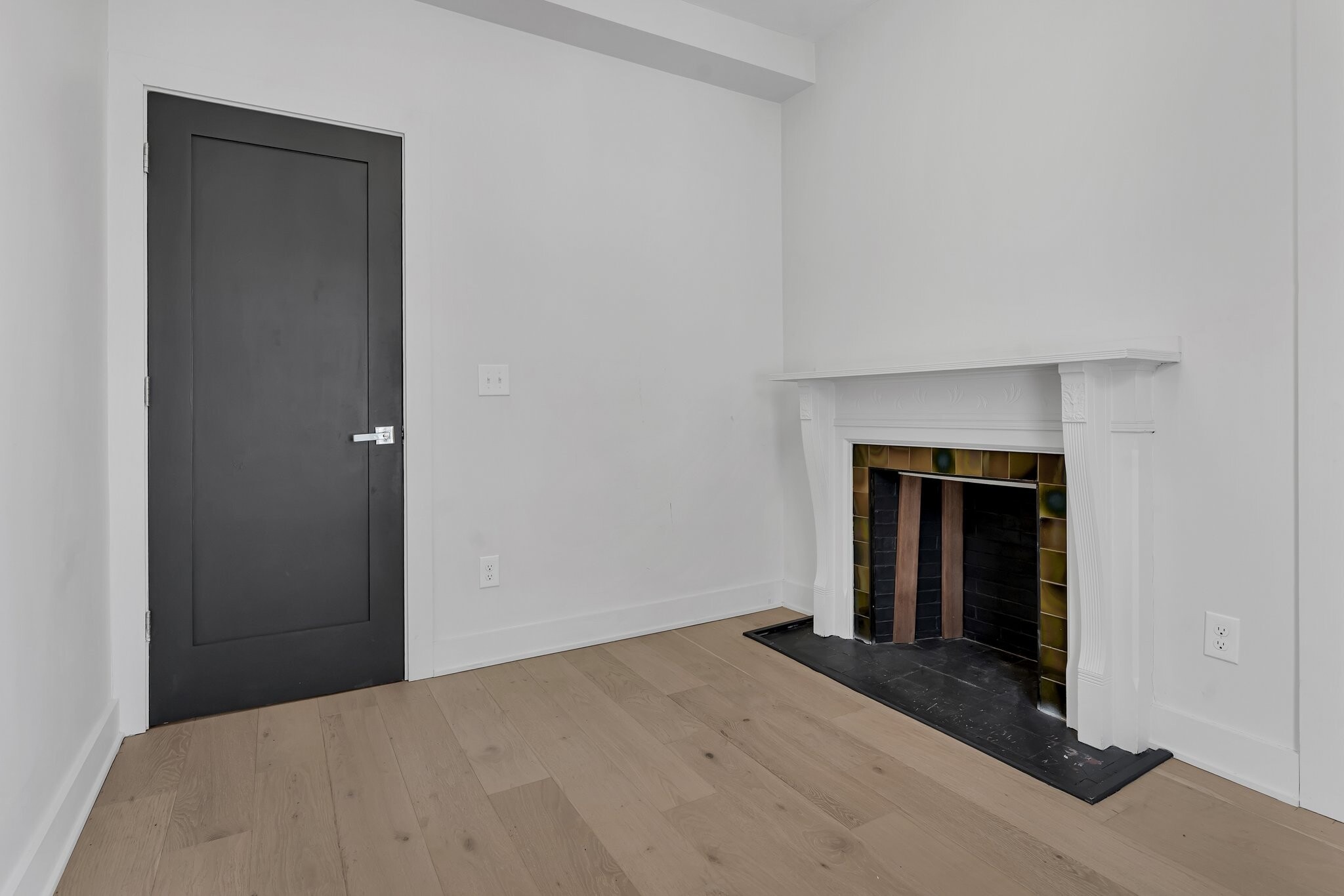 Building Photo - 182 Waterman St