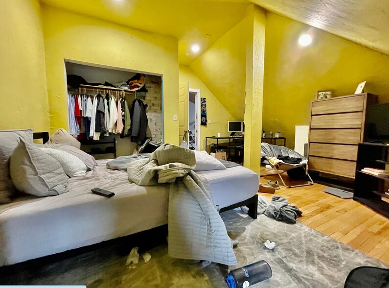 Building Photo - 45 Cherokee St