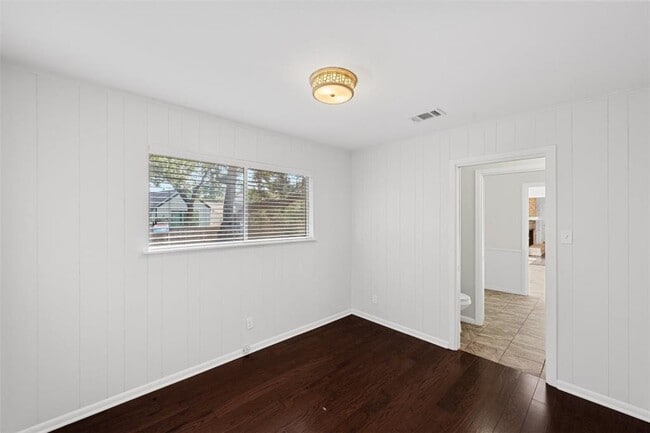 Building Photo - 7007 Edgefield Dr