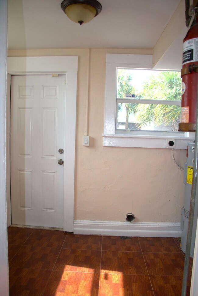 Building Photo - 5701 N Flagler Dr