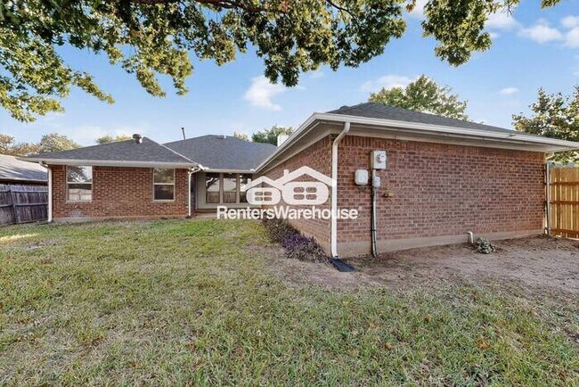 Building Photo - Completely Refreshed NRH Home Move IN Ready.