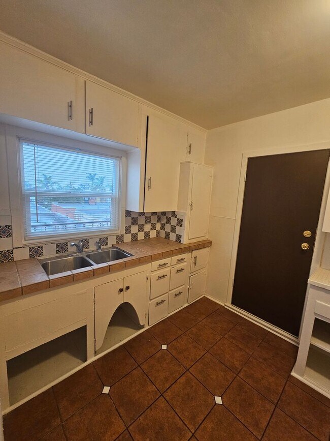 Building Photo - Vintage Spanish Style2 Bedroom in Golden Hill