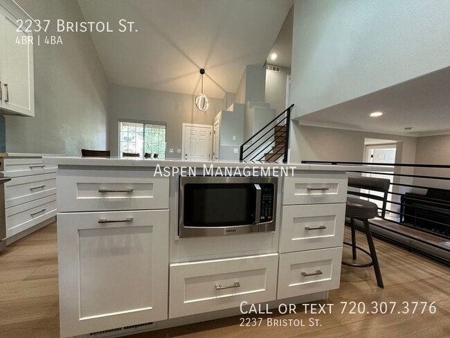 Building Photo - 2237 Bristol St