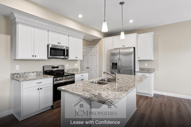 Building Photo - 905 Camden Ct