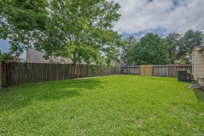 Building Photo - 15827 Beechnut St
