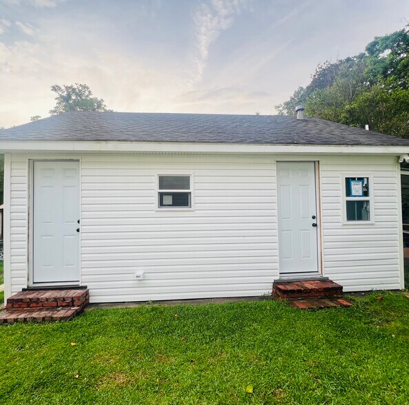 Building Photo - 228 Amelia St