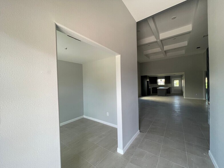 Building Photo - 5521 Conroe St