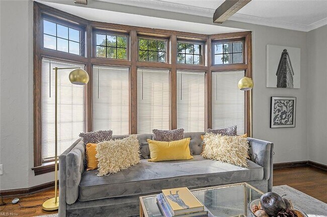 Building Photo - GORGEOUS Cleveland Hts Single Family - Ava...