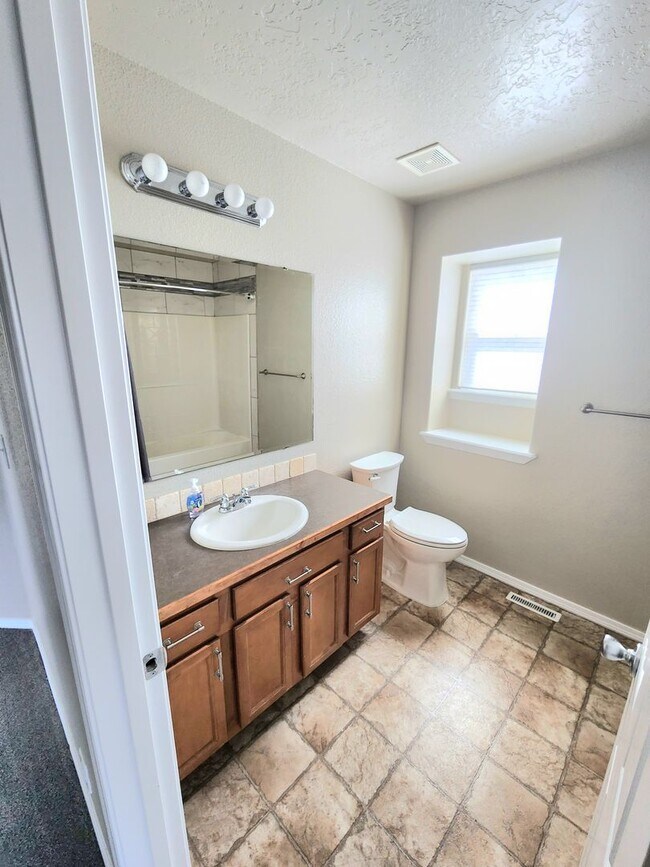 Building Photo - Move In Special- $500.00