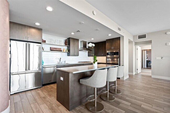 Building Photo - 176 4th Ave NE