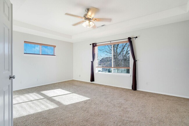 Building Photo - 4Bd/2.5Ba Two Story House - Available to View!