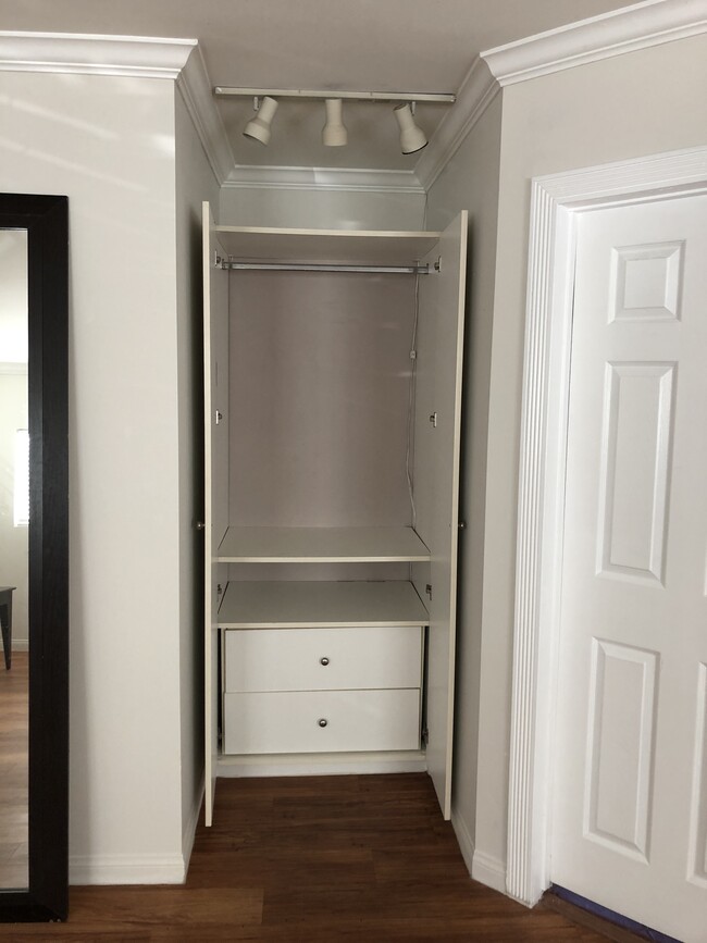 2nd Closet - 5102 W 129th St