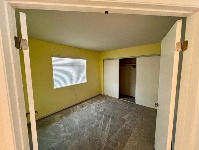 Building Photo - Beautiful 3-Bedroom Condo in Villas at Cal...